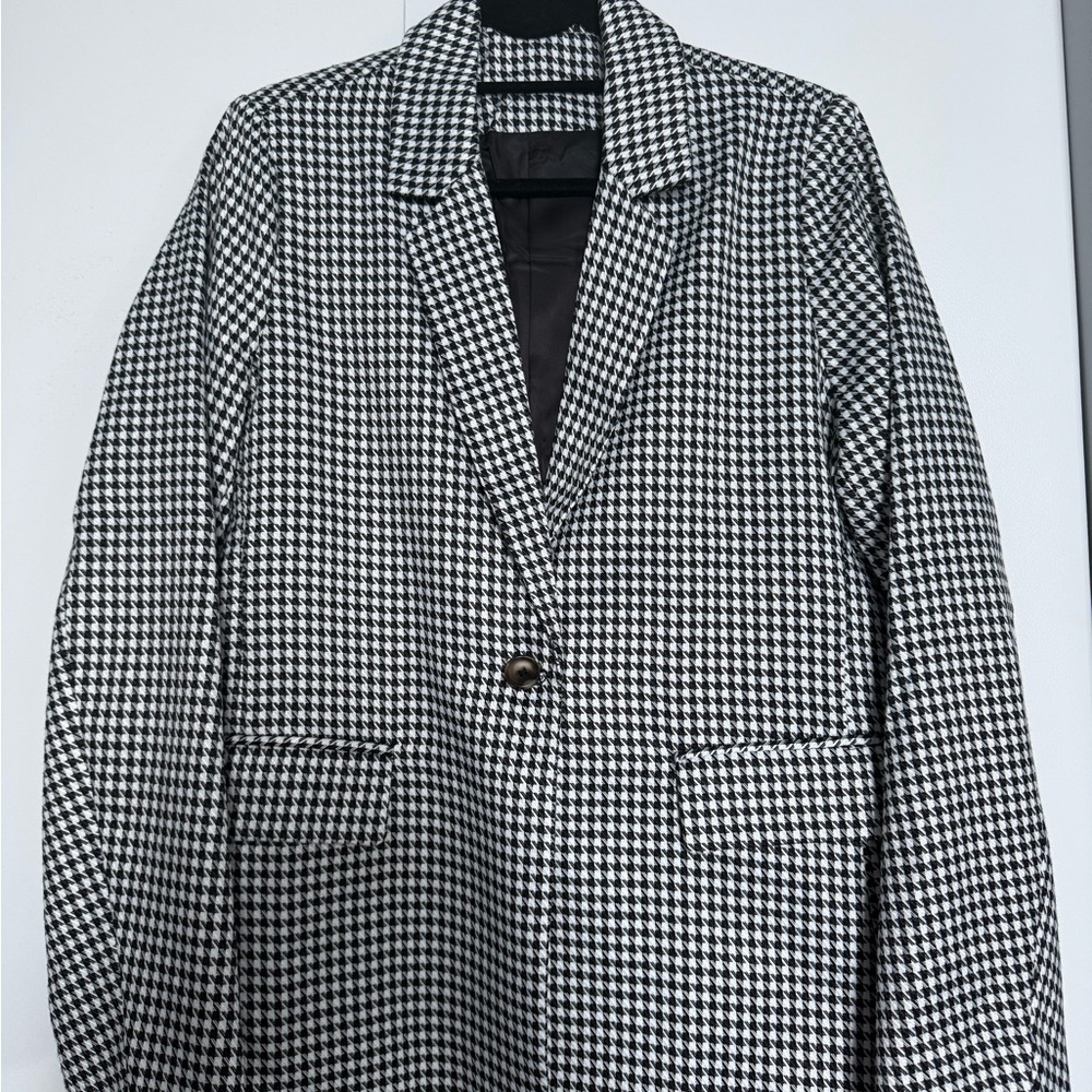 Classic Black and White Houndstooth Blazer